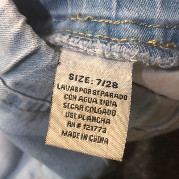 Size 7 GOGO JEANS USA Stretchy Pull-On Light Wash Jeans - Picture 4 of 4